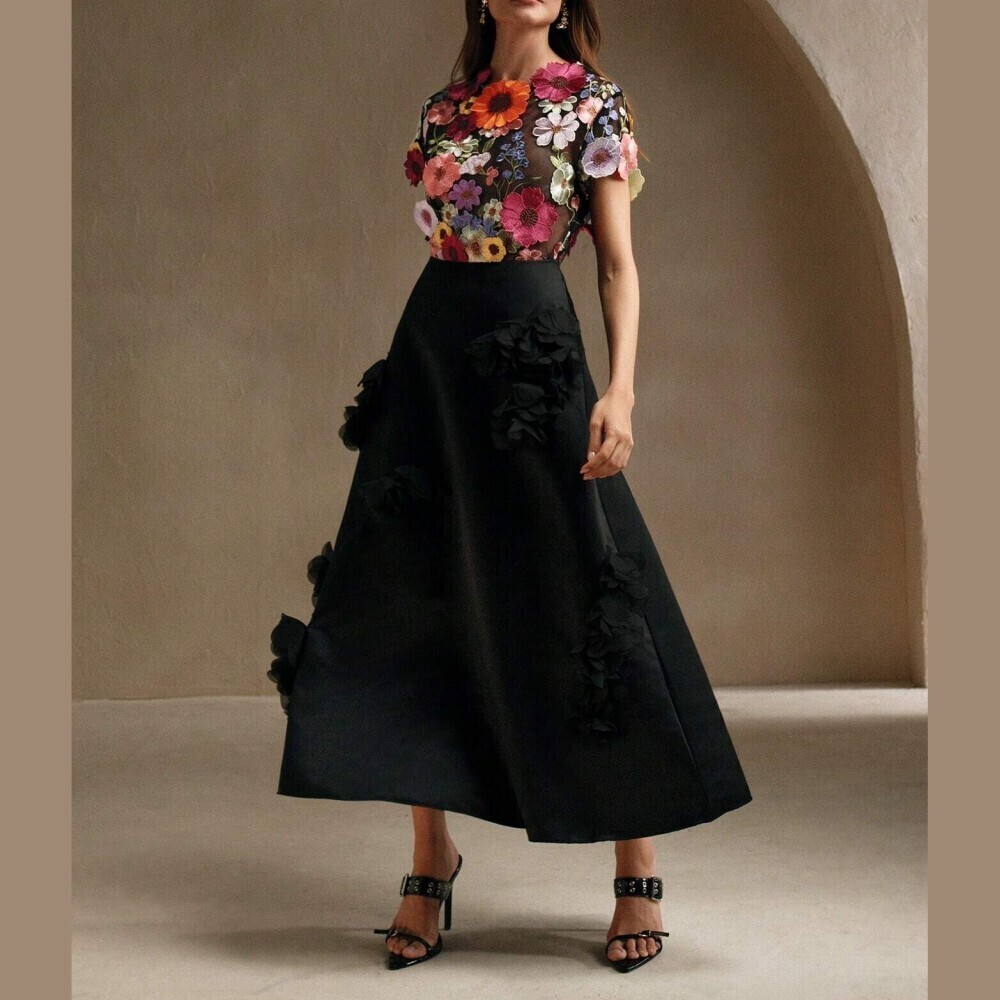 Black Mesh 3D Floral Embroidered Crop Top - Picture 7 of 8